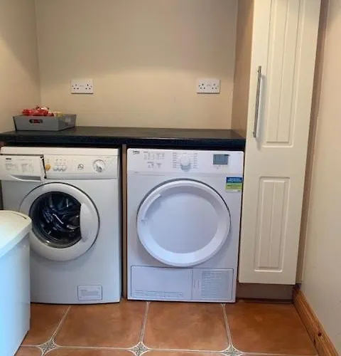 Дом отдыха No 14 Village House, Sneem, 4 Bedrooms Сним