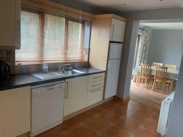 No 14 Village House, Sneem, 4 Bedrooms * Сним